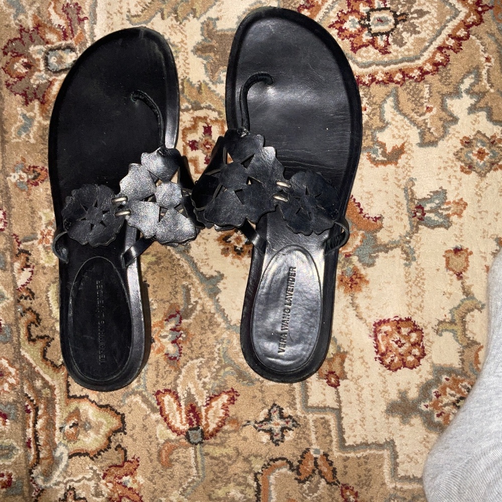 Vera Wang black leather sandals size 9